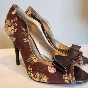 Qupid Brown and Pink Heels with Sophisticated Style
